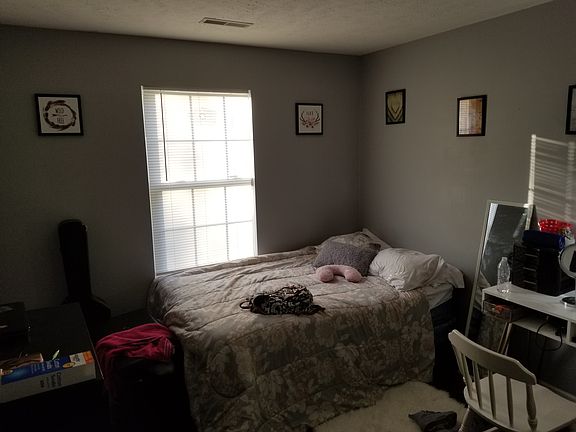 3rd image of 420 Peyton Dr