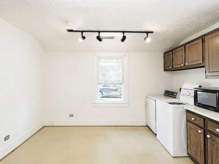 1306 Chesapeake St — Photo 5