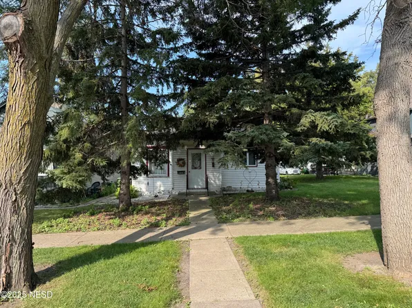 413 2nd St NE, Watertown, SD 57201