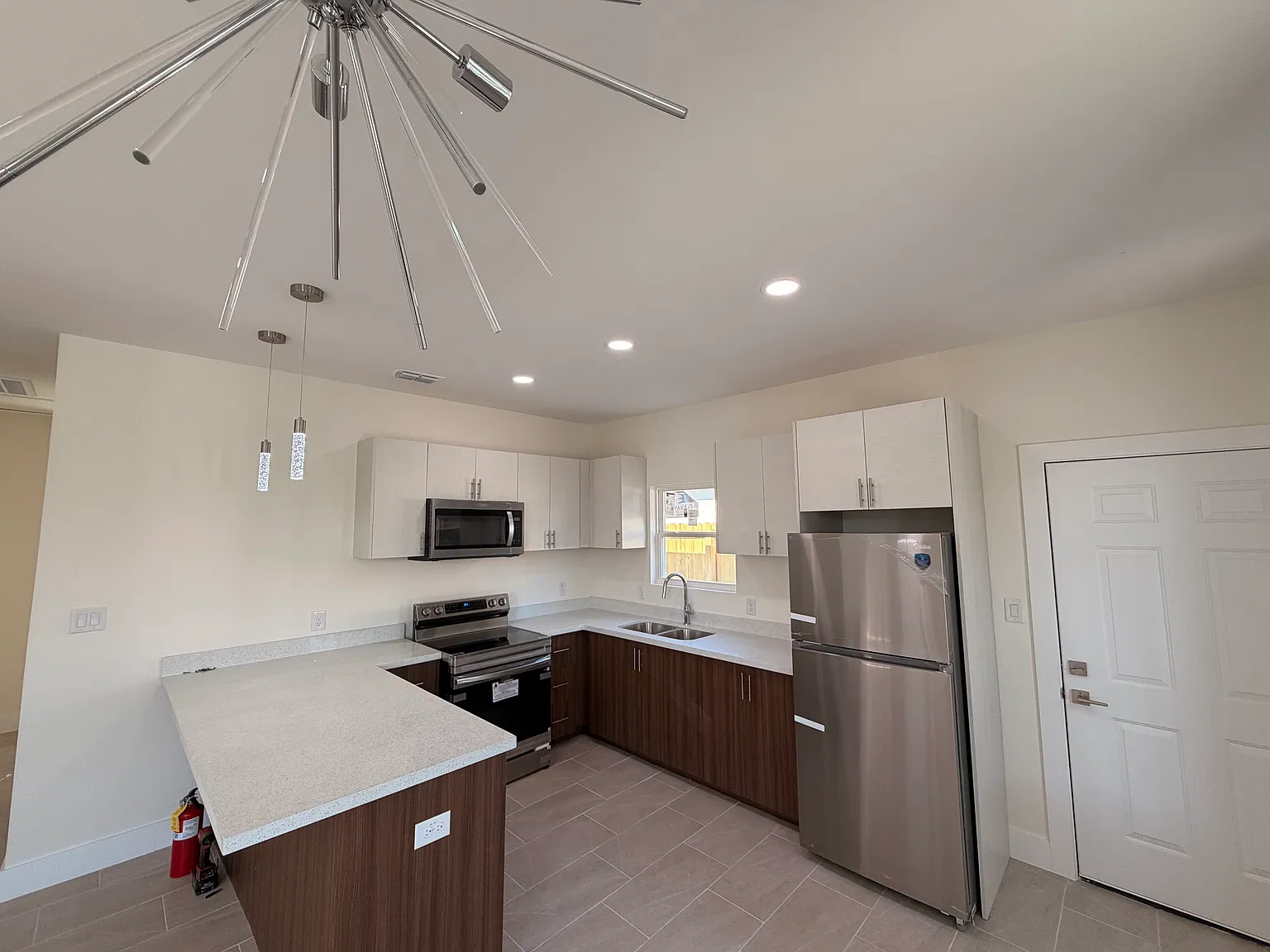 2 bed, 900 sqft, $950 — Photo 3