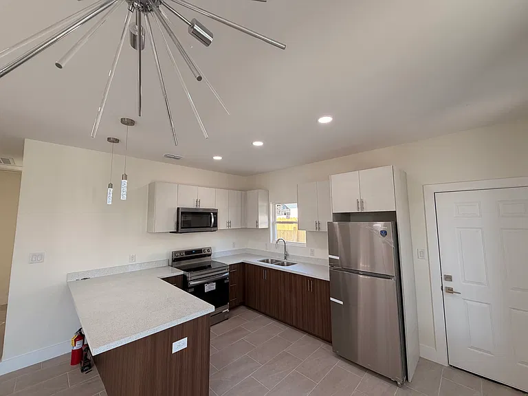 609 N Alexandrite Ave #3 — Photo 3