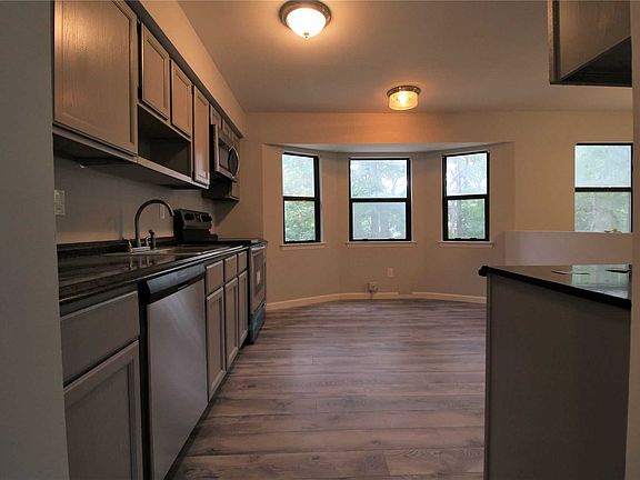 4th image of 279 Auborn Ave