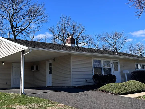 434 Thornridge Dr, Levittown, PA 19054