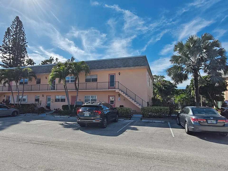 2950 SE Ocean Blvd #37-6