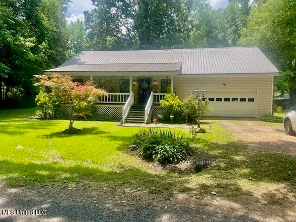 244 Meadowview Dr, Senatobia, MS 38668