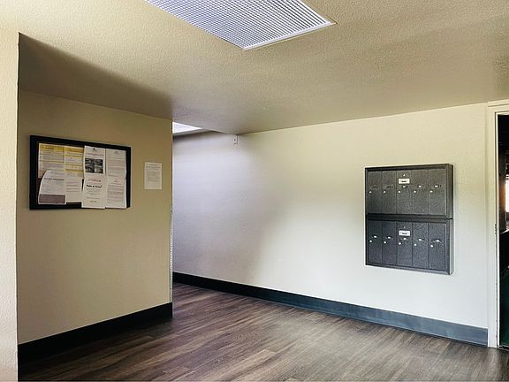 2nd image of 1615 Yosemite Dr #312