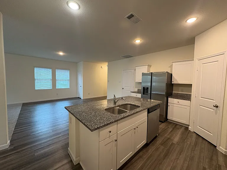 408 Forest St — Photo 25