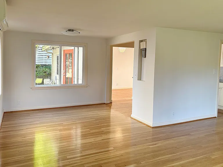 3412 NW Market St #MAIN FLOOR — Photo 8