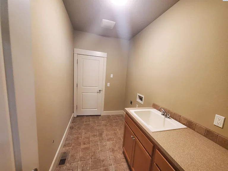495 Columbia Point Dr — Photo 8