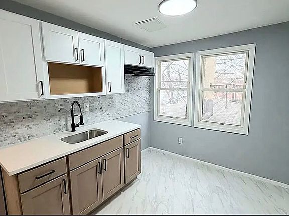 3rd image of 49 Hilton St Floor 3