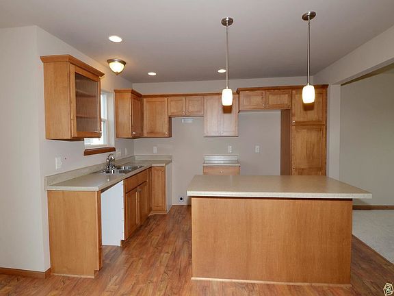 5th image of 7 Hickory Nut Ct