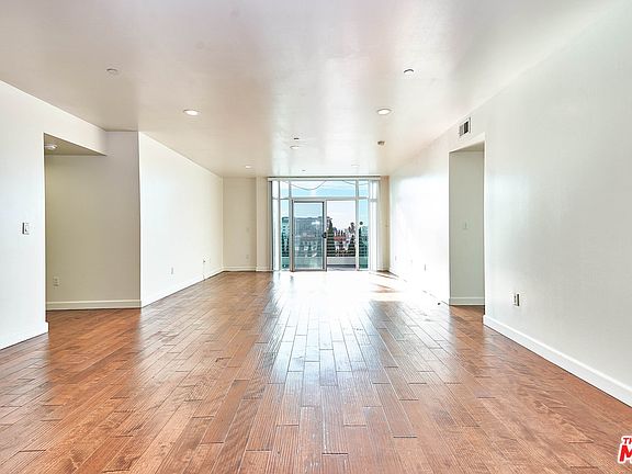 4th image of 332 S Oxford Ave APT 404