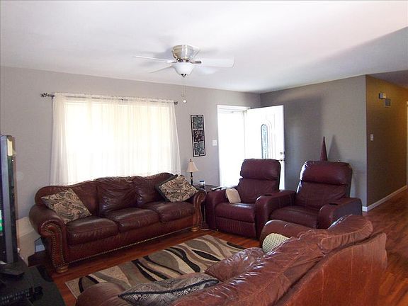 2nd image of 223 W Bend Ln