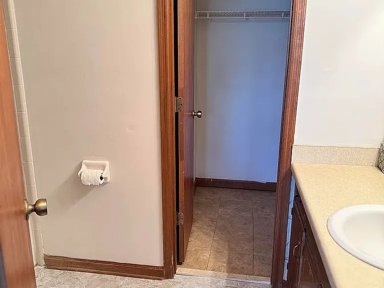 1108 Greentree Ct #I — Photo 5
