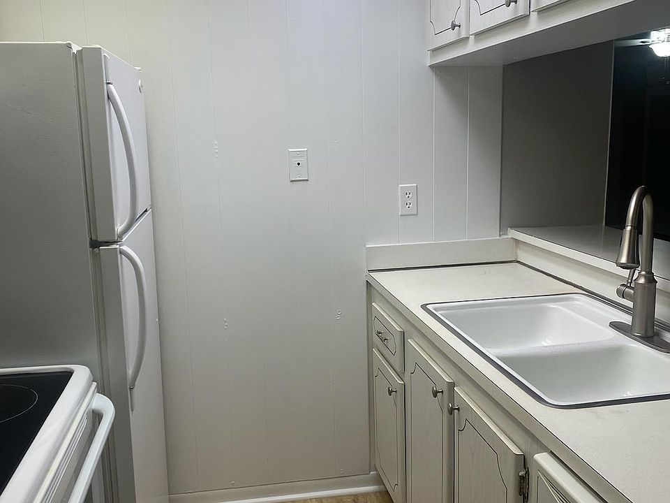 1st image of 200 N Bayshore Blvd APT 205