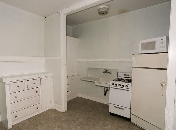 4th image of 1921 W Winnemac Ave #1