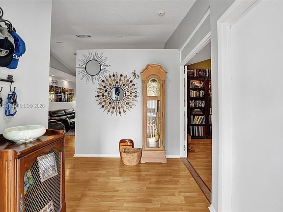 5th image of 1741 W Oak Knoll Cir