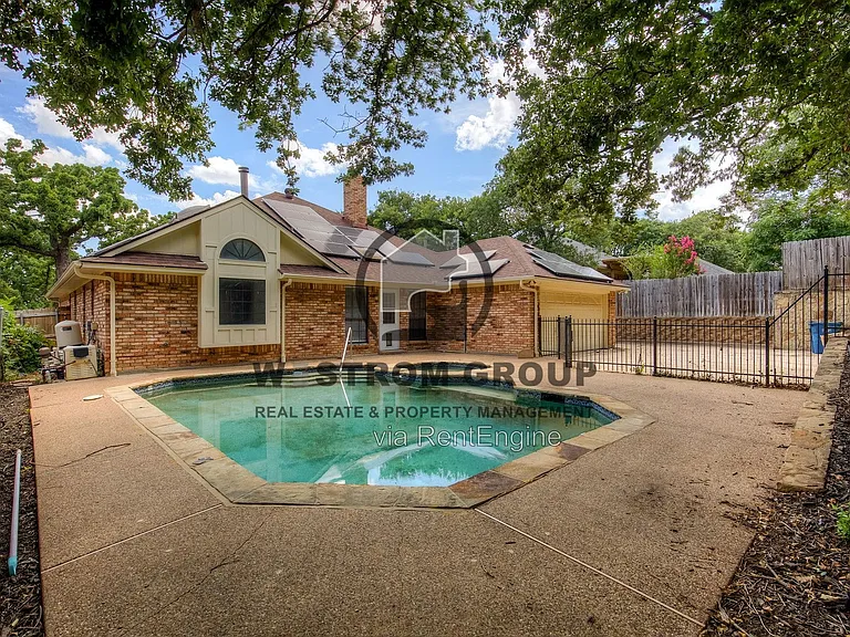 3914 Meadow Dr — Photo 40