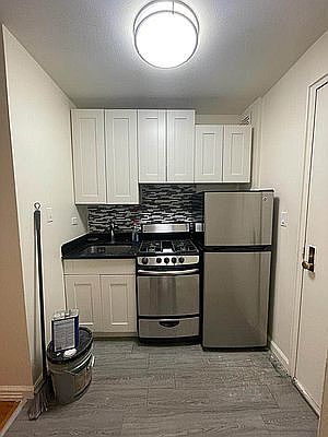 4th image of 8716 Winchester Blvd APT 6C
