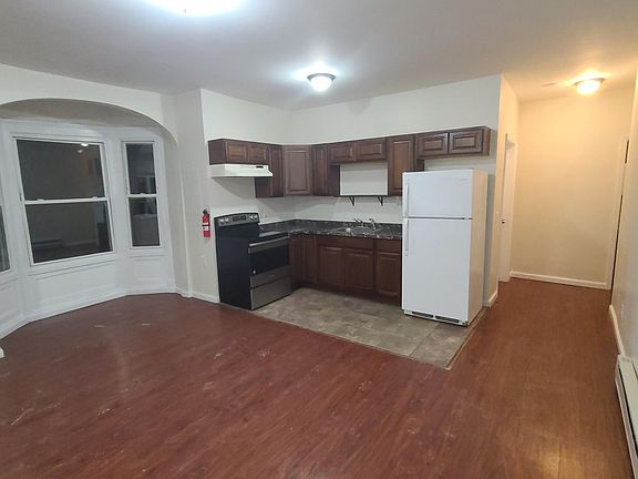 4th image of 108 Vineyard Ave #6