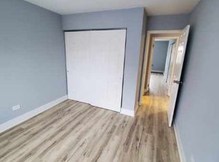 329 Hawthorne Cir #3, Mount Prospect, IL 60056