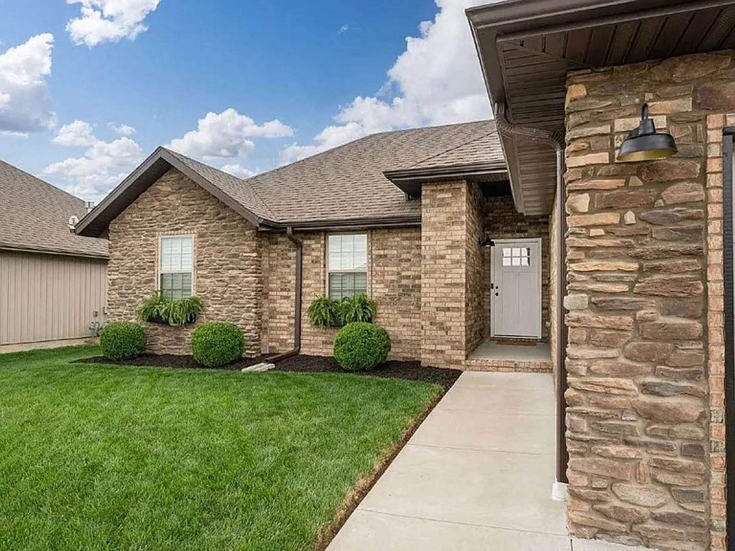 3 Bed 2 Bath Nixa, MO — Photo 2