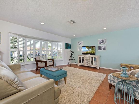 5th image of 1193 Bay Dr E