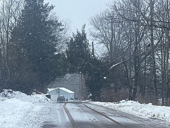 5th image of 102 Cemetery Rd