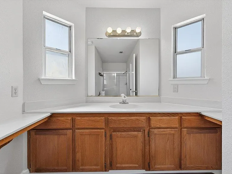 2176 E Decatur Ave — Photo 23