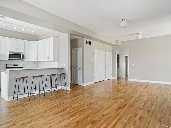 5th image of 3356 N Southport Ave #2N