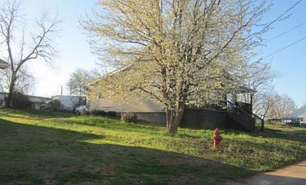 2nd image of 14 Finley St