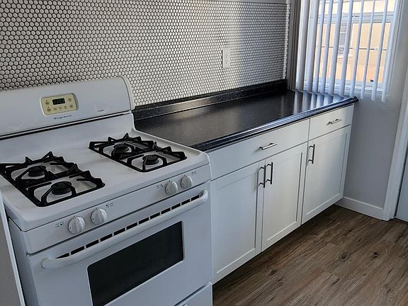 5th image of 3073 Meade Ave #3079