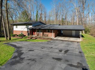 111 Wedgewood Rd, Oak Ridge, TN 37830