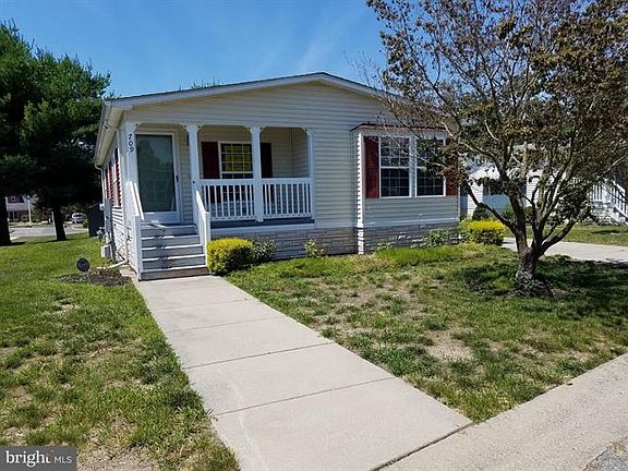 2nd image of 709 Evergreen Ct
