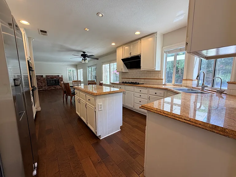 5525 Green Hollow Ln — Photo 7