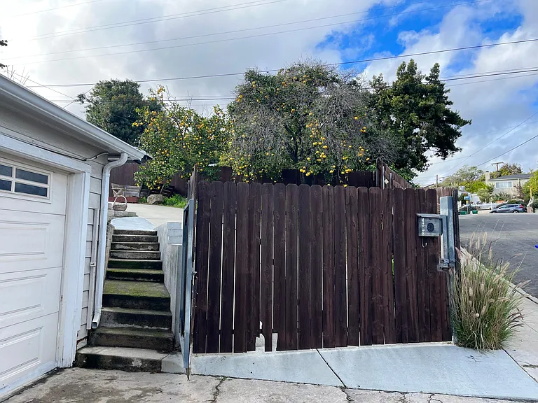 4358 Aragon Dr — Photo 16