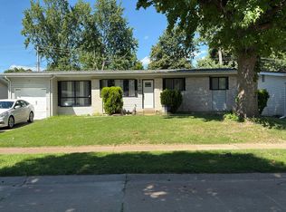 265 Falcon Dr, Florissant, MO 63031