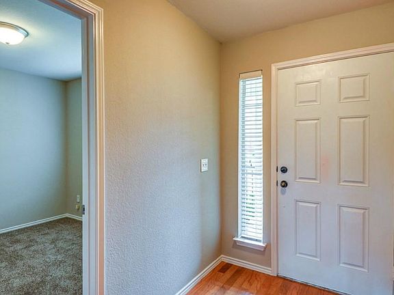 4th image of 317 Celia Cir