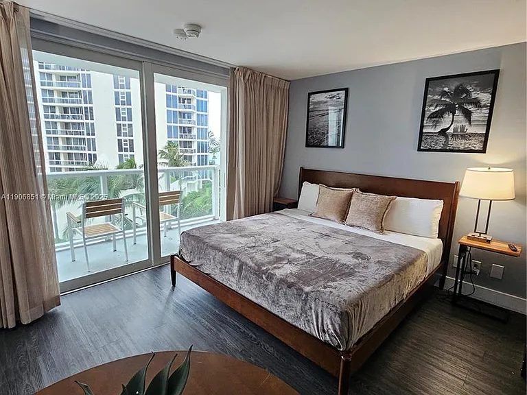 19201 Collins Ave #324 — Photo 11