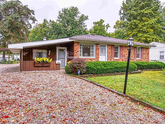 2nd image of 1921 Hicks Dr
