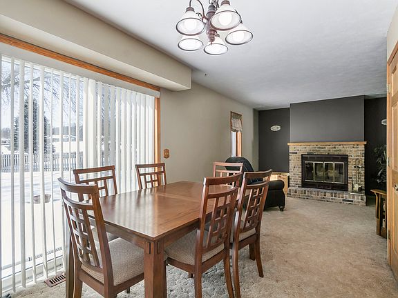 4th image of 1503 Royal Oaks Dr