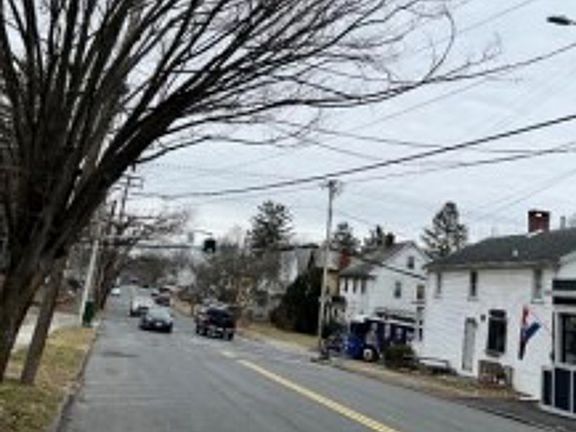 Exterior Neighborhood (street photo)