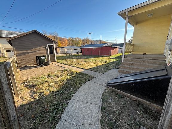 2nd image of 816 2nd St