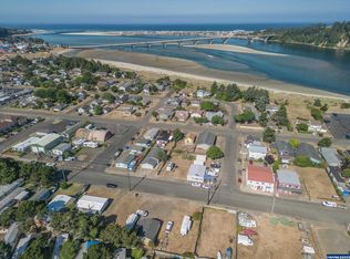 1045 NE Mill St, Waldport, OR 97394