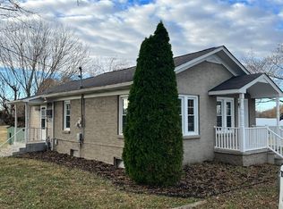 76 White Farm Rd, Lafayette, TN 37083