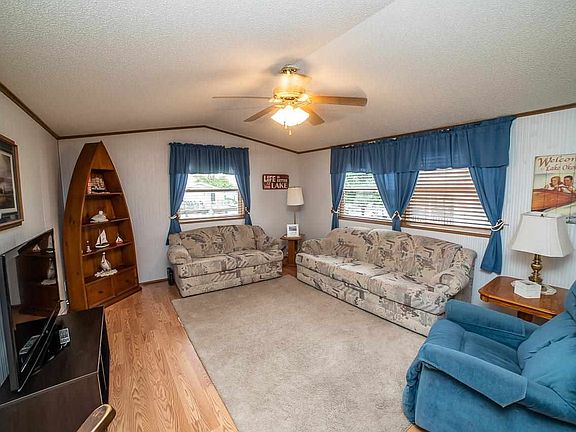 3rd image of 622 Mallard Creek Dr