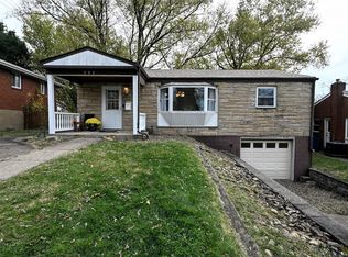 393 Collins Dr, Pittsburgh, PA
