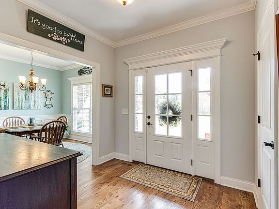 5th image of 204 Sweet Bay Ct