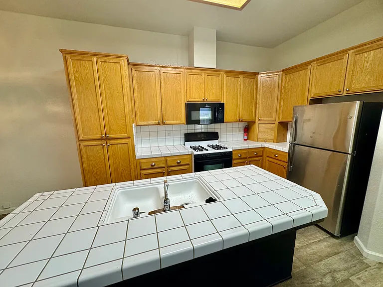 1398 Madelena Ln — Photo 12