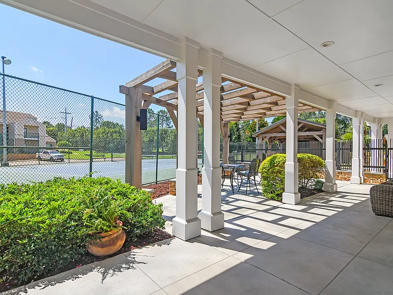 Highpointe Apartment Homes — Photo 16